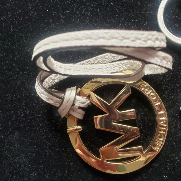 Purse and/or key chains - Picture 2 of 5